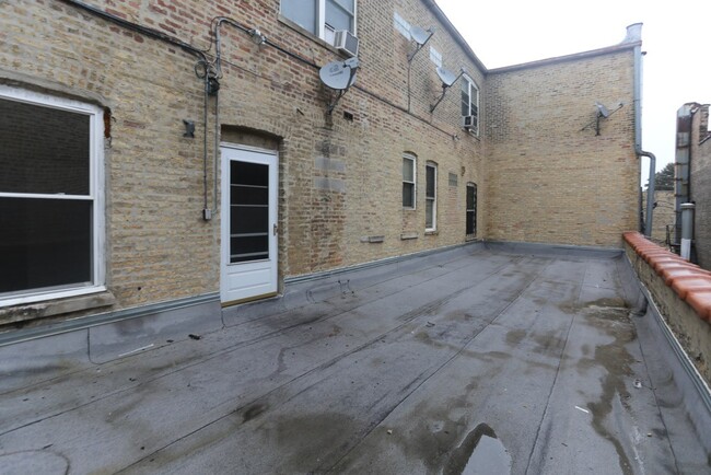 Building Photo - 3957 W Irving Park Rd