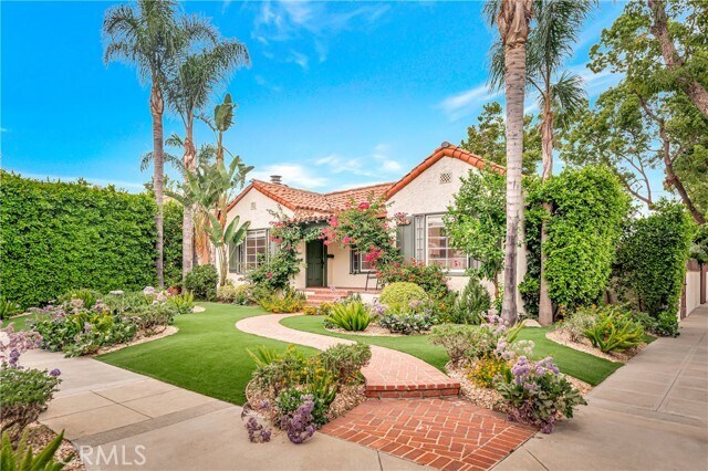 Building Photo - 546 S Beachwood Dr