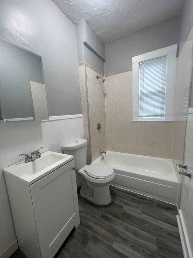 Building Photo - 8inw