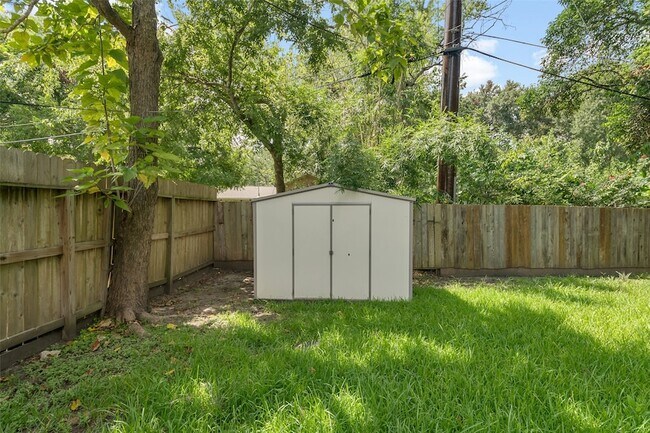 Building Photo - 4045 Woodfox St