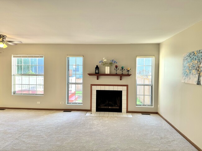 Building Photo - 1604 Estate Cir