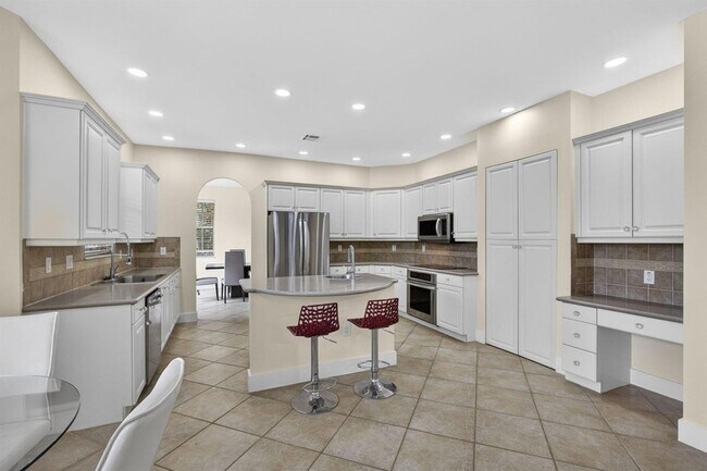 Building Photo - 1724 Annandale Cir