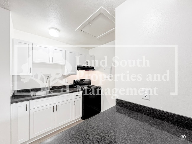 Building Photo - 724 Angelina Ln