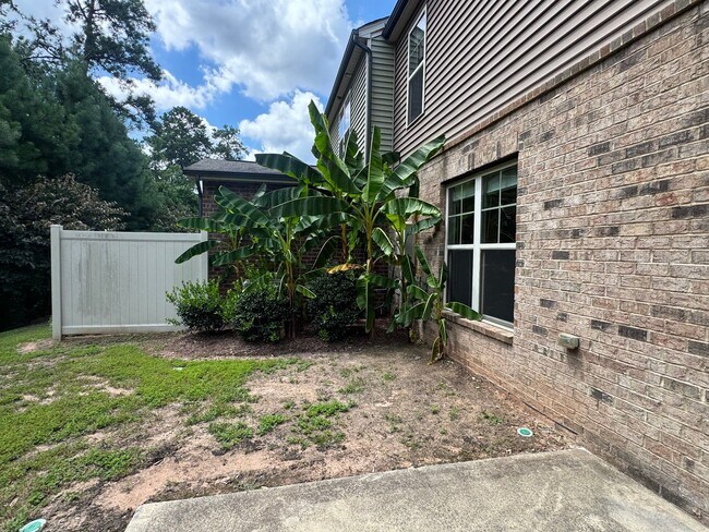 Building Photo - 3 Bedroom/2.5 Bath Brick Townhome in Cary NC