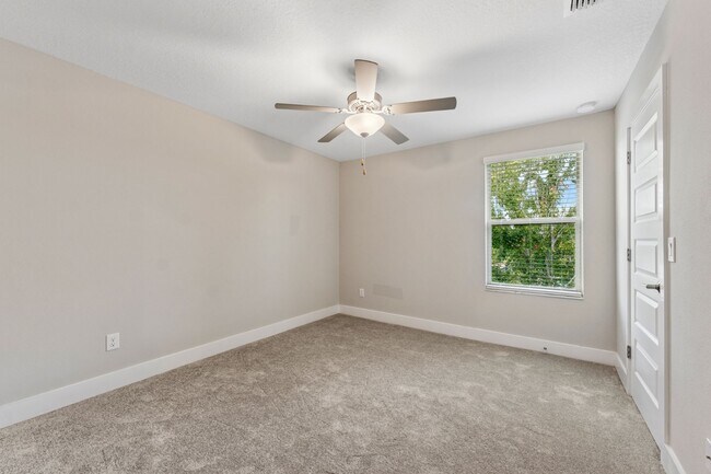 Building Photo - Stunning 4 BR + LOFT /2.5 BA/ 2 CG home in Gorgeous Bexley!