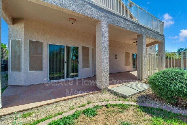 Building Photo - 2524 N Sunrise