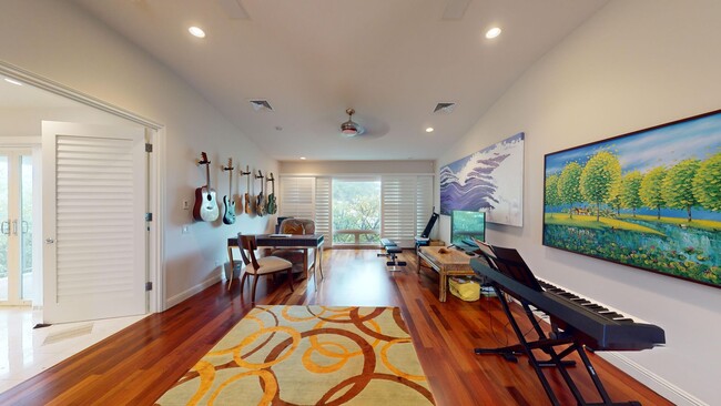 Building Photo - Beautiful Kahala Home on a Private Estate