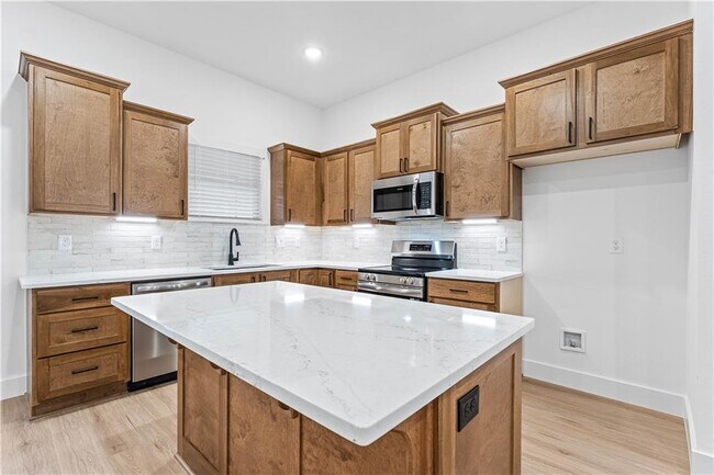 Building Photo - 16 Celtic Dr