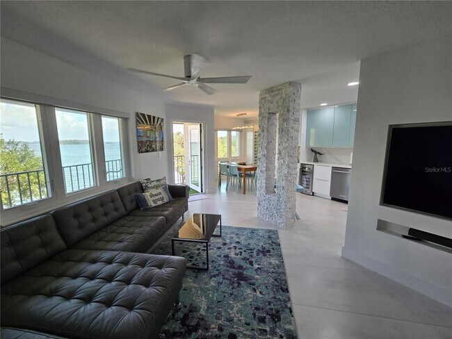 Building Photo - 1515 Pinellas Bayway S