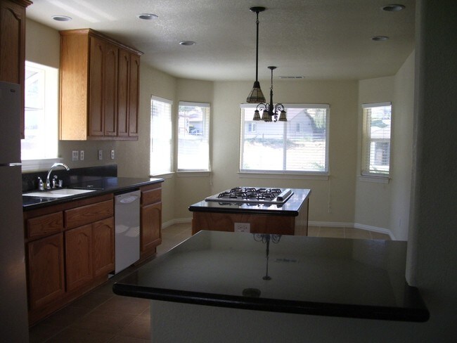 Building Photo - 21276 White Pine Dr