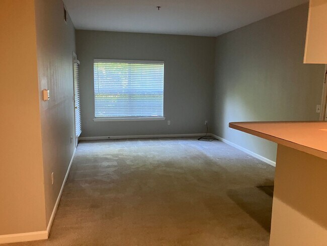 Building Photo - 2 BR / 2 BA @ The Legends