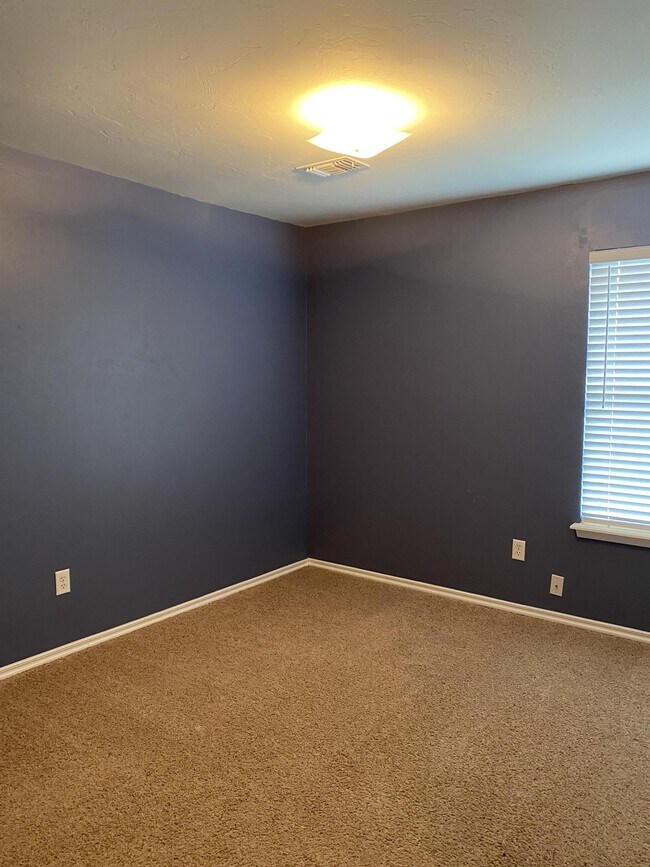 Building Photo - 18101 Viento Dr