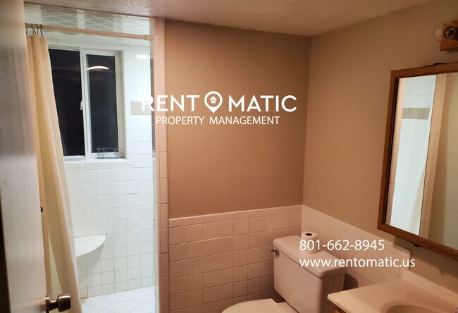 Building Photo - 1207 E Gaylene Cir