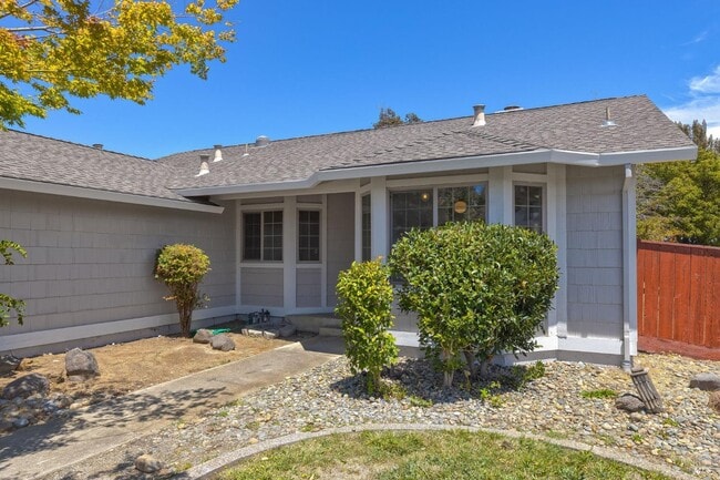 Building Photo - 828 Stoneridge Cir