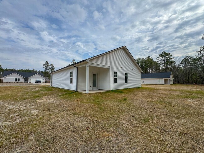 Building Photo - Beautiful 3 Bed 2 Bath Home in Raeford