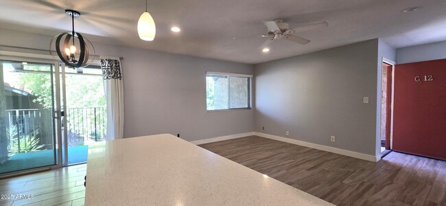 Building Photo - 5525 E Thomas Rd