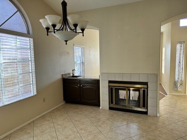 Building Photo - 4106 E Ashurst Dr