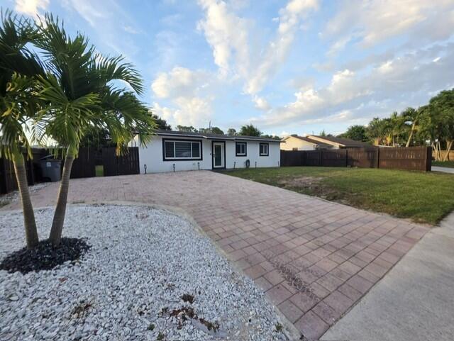 Primary Photo - 4907 N Palm Way