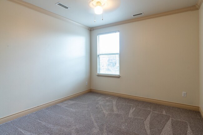 Building Photo - 2070 Pannier Ct