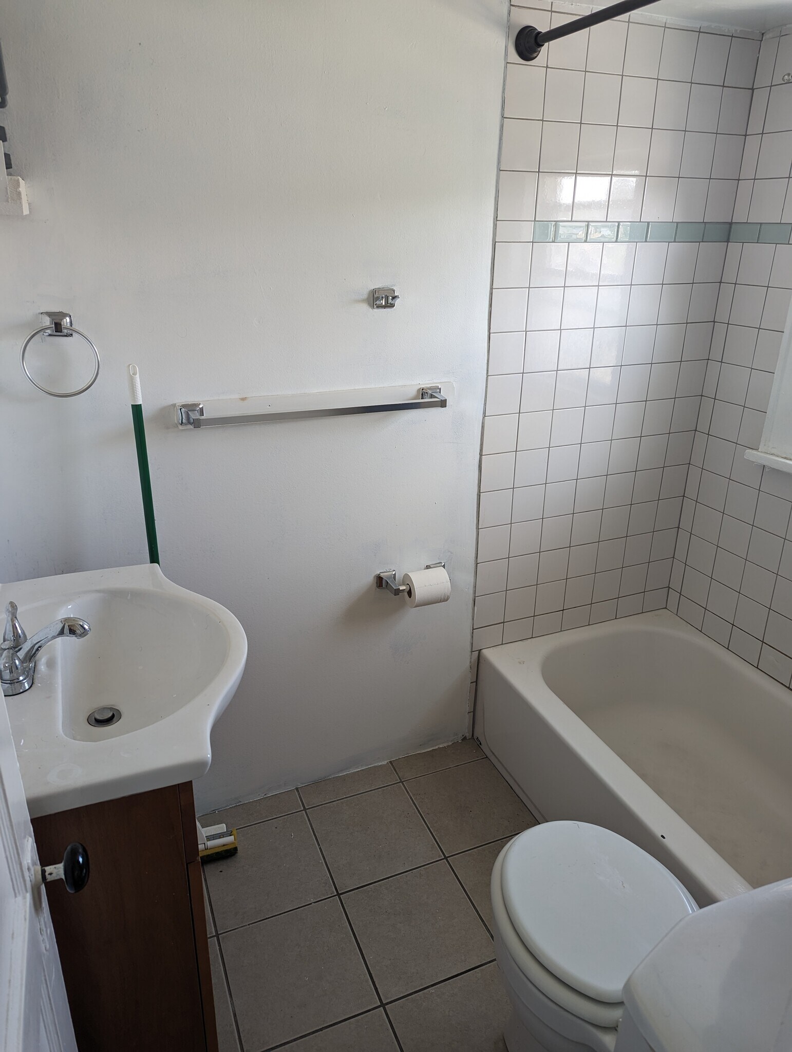 Building Photo - 2295 E Main St