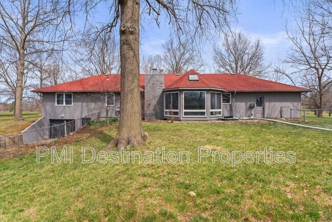 Building Photo - 2081 Willow Ln
