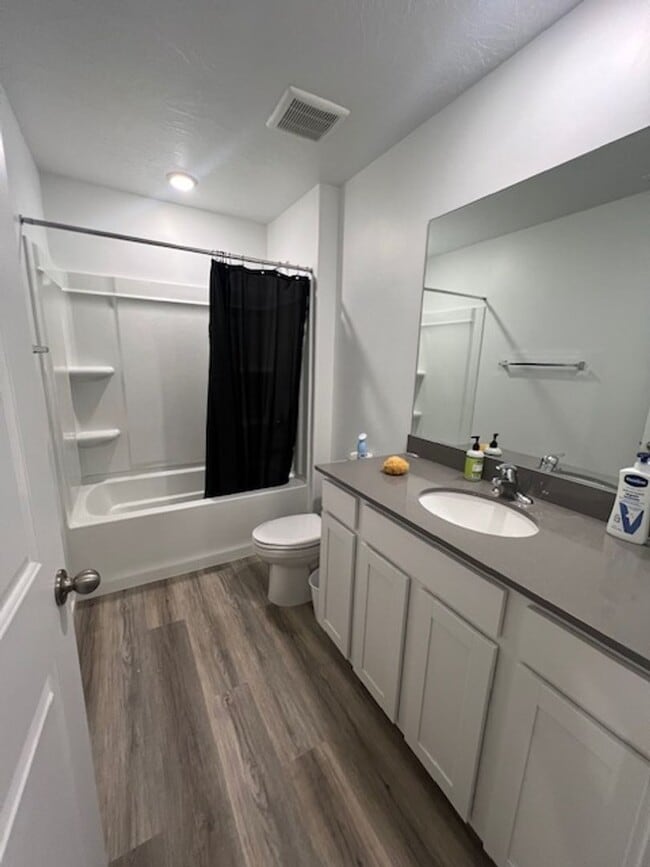 Building Photo - Long Valley Gem! $500 Move in Credit in December!