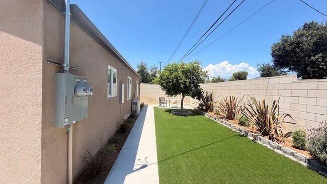 Building Photo - 2036 Primrose Way