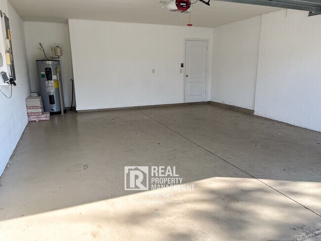 Building Photo - 9505 Wellstone Dr