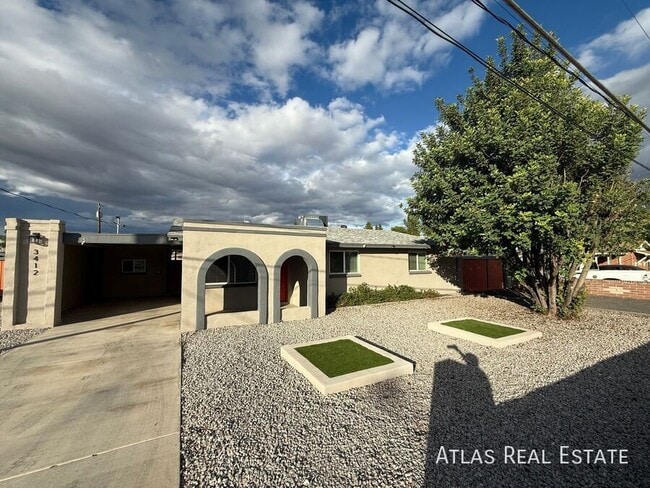 Building Photo - 3412 W Orangewood Ave