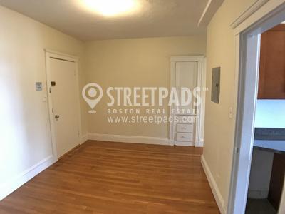 Building Photo - bedroom in Boston MA 02135