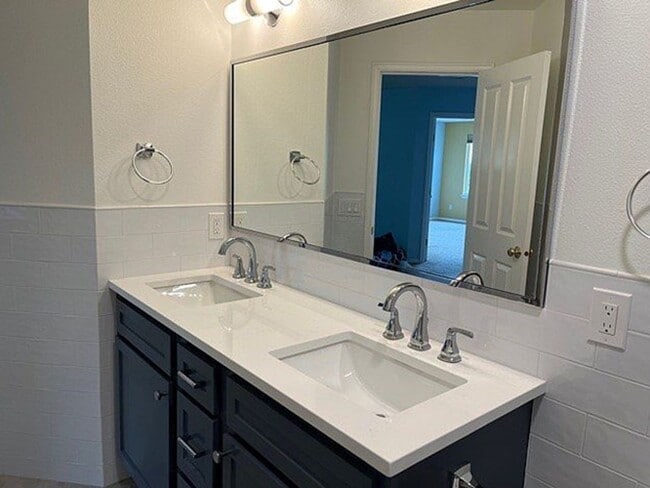 Building Photo - A Beautiful Picture Perfect Home with 4 Be...