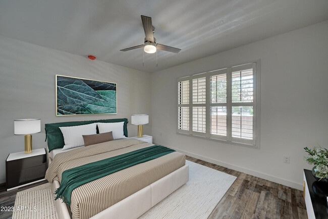 Building Photo - 9990 N Scottsdale Rd