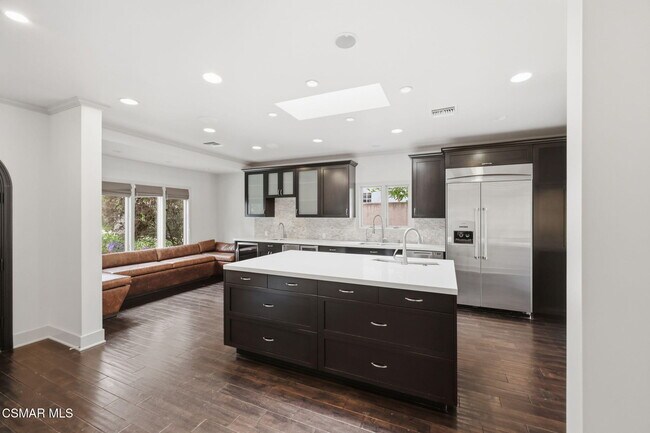 Building Photo - 732 N Alta Vista Blvd