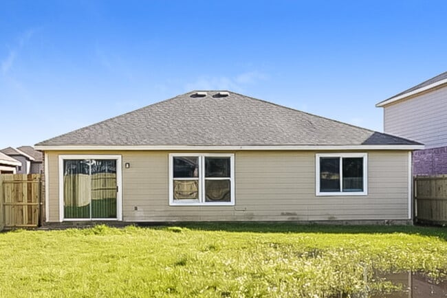 Building Photo - 9731 Checota Dr