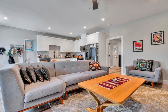 Building Photo - Fresh and Modern 1BD/1BA Upstairs ADU Near Downtown Livermore!