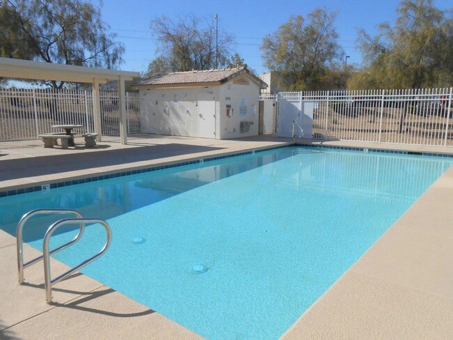 Building Photo - Townhome in Henderson