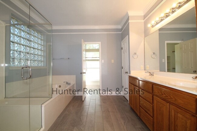 Building Photo - Country Trails Gem with a Pool Made for Te...