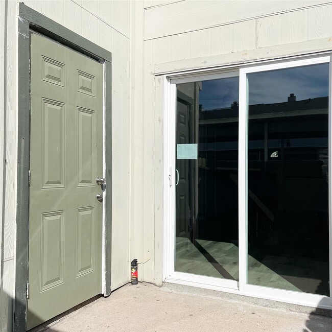 Building Photo - 8718 Victorian Village Dr