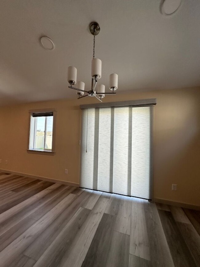 Building Photo - House for Rent