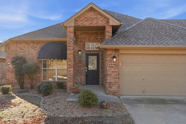 Building Photo - 4900 Cypress Lake Dr