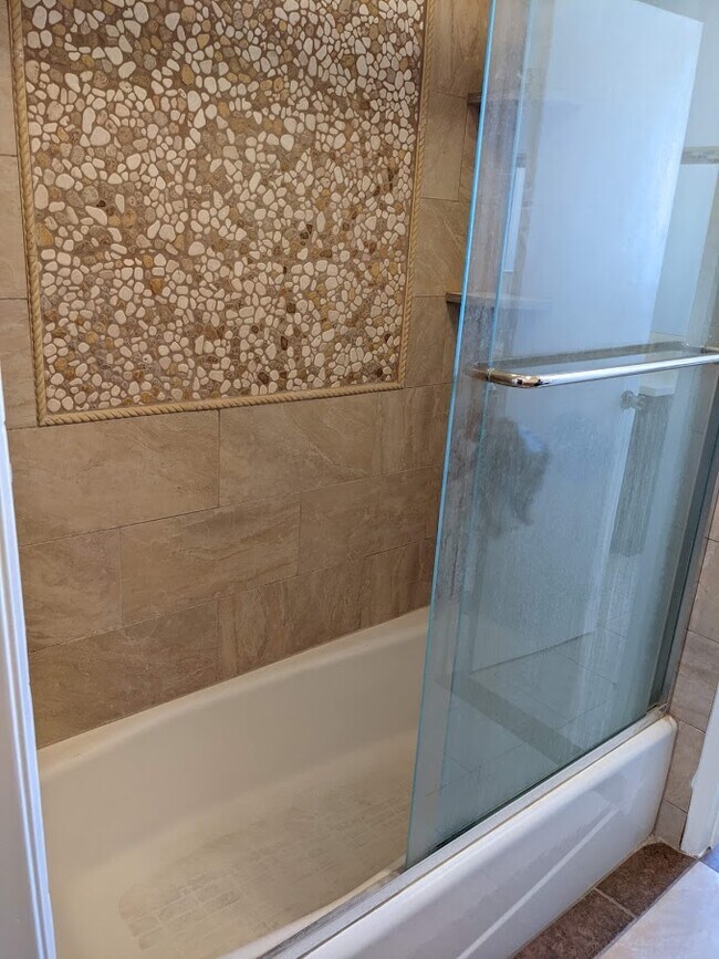 Building Photo - 16881 Hoskins Ln