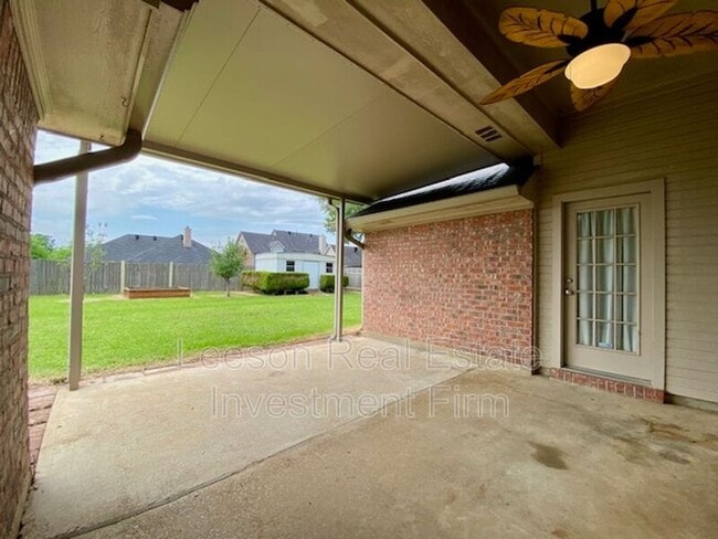 Building Photo - 5842 Bayou Dr