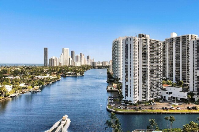 Building Photo - 20515 E Country Club Dr