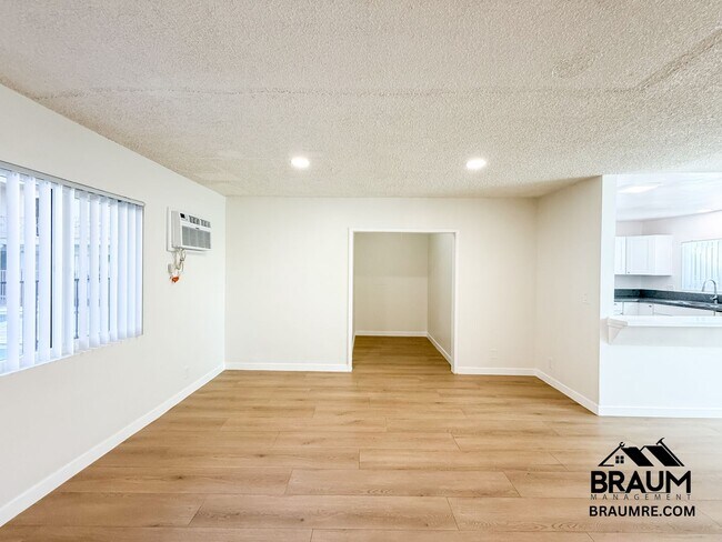 Building Photo - 13115 Oxnard St