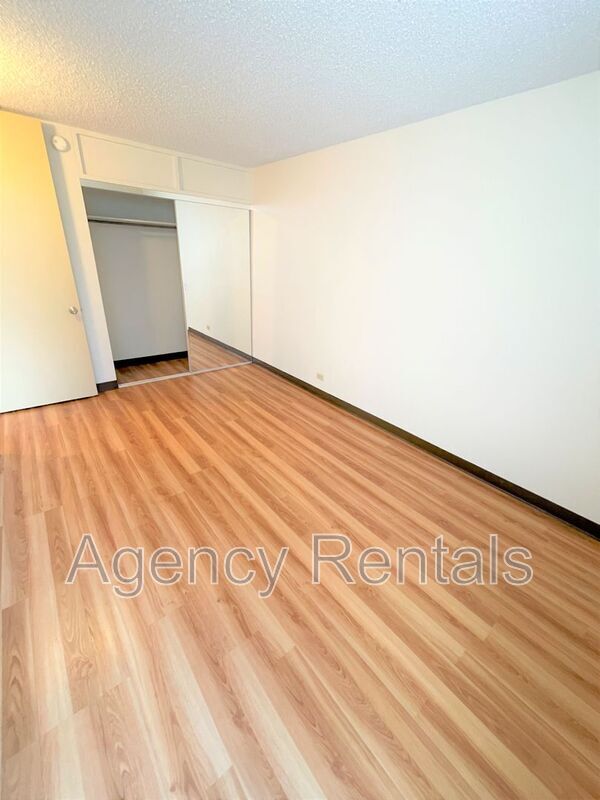 Building Photo - 1525 Kewalo St