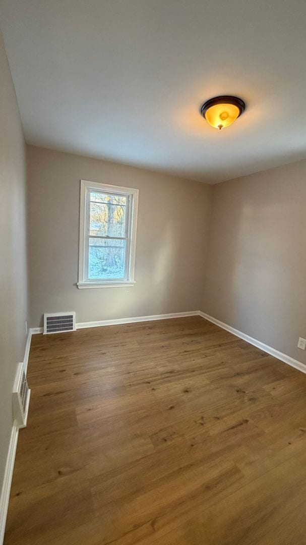 Building Photo - 3 bd 1.5 bath downtown Willoughby