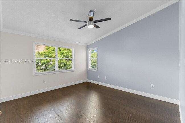 Building Photo - 20003 NE 6th Ct Cir