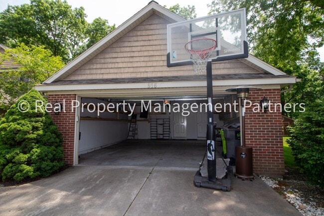 Building Photo - Spacious 3BR Townhome in Lowell | Nature Views & Maintenance-Free Living