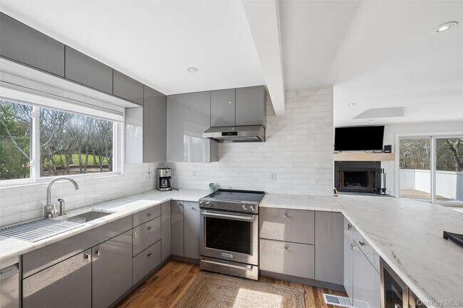 Building Photo - 14 Old Trail Rd