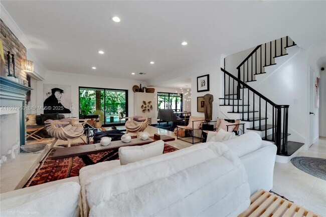 Building Photo - 10700 Old Cutler Rd